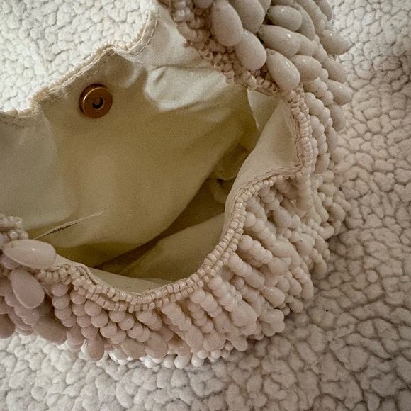 Elegant Cream Beaded Women's Bag - Picture 4 of 5